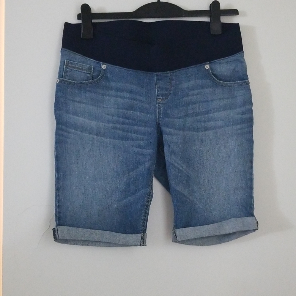 Great expectations maternity shorts 8/10